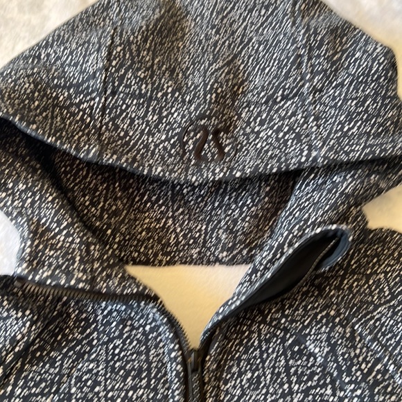 Lululemon Night View Black White Polka Dot Athletic Workout Scuba Hoodie Size 6 - Picture 14 of 15